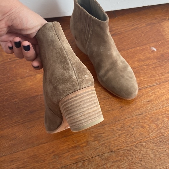 Vince. Haider Sport Suede Ankle Bootie Beige - Picture 4 of 5